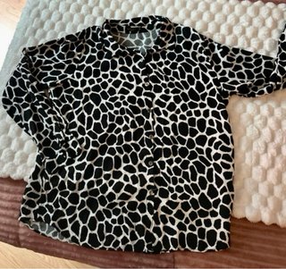 Camisa animal print manga larga talla M/L