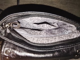 Bolso negro de hombro o cruzado