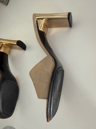 Sandalias de piel beige y doradas