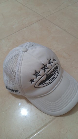 Gorra Corteiz Blanca Estrellas y Paisaje