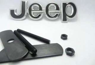 LOGO EMBLEMA DE PARRILLA JEEP NEGRO