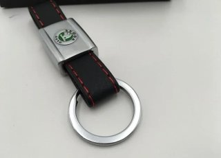 LLAVERO CUERO LOGO METALICO SKODA FABIA OCTAVIA