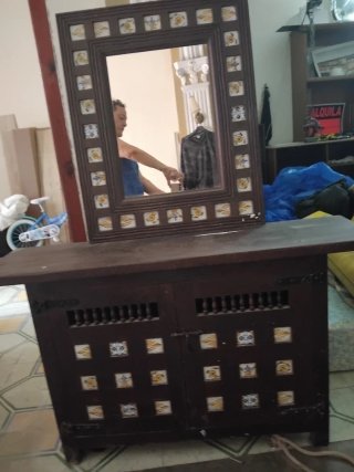 Recibidor con espejo y detalles