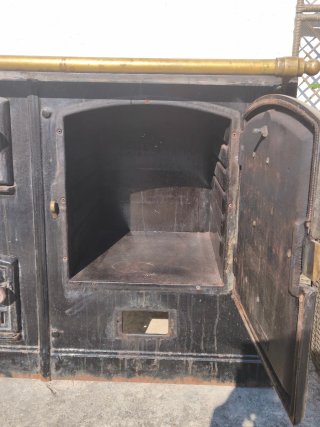 Cocina Económica de Leña Negra y Dorada