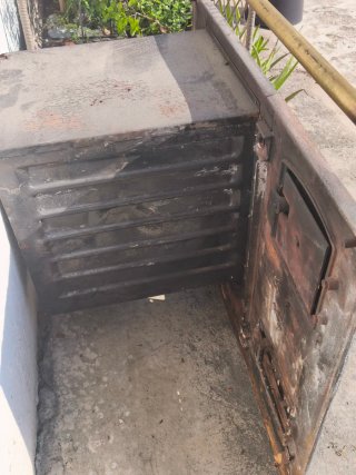 Cocina Económica de Leña Negra y Dorada