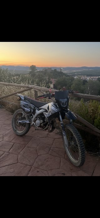 Yamaha DT 50 Enduro/Motocross Negra y Roja