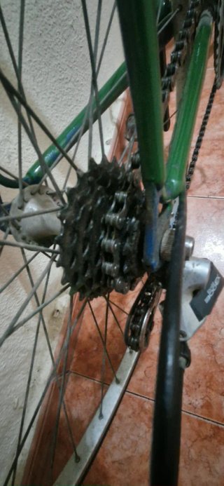 Bicicleta de carretera verde
