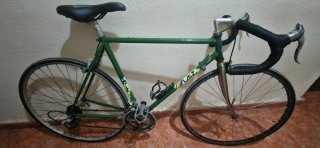 Bicicleta de carretera verde