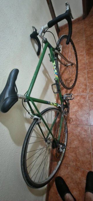 Bicicleta de carretera verde