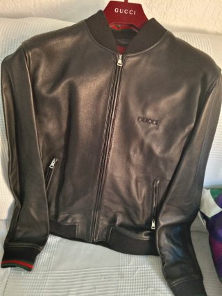 Chaqueta de piel Gucci negra