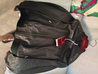 Chaqueta de piel Gucci negra
