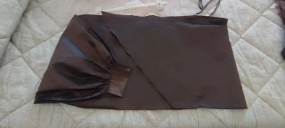 Abito da cerimonia marrone con perline
