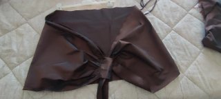 Abito da cerimonia marrone con perline