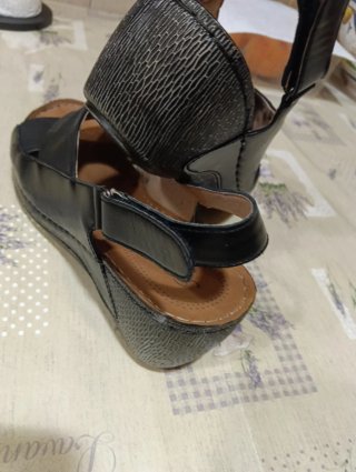 Sandalias negras Saltar Talla 38 cuña