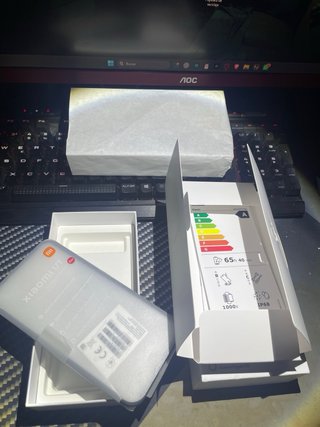Caja Xiaomi 17T - Como Nueva
