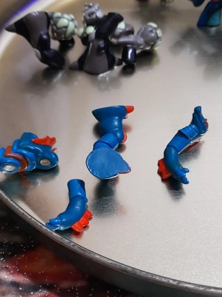 Lotto 5 pupazzi Gormiti piccoli: 3 magnetici + 2