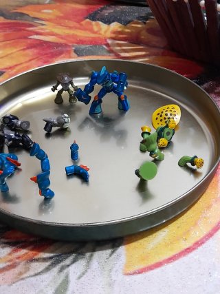 Lotto 5 pupazzi Gormiti piccoli: 3 magnetici + 2