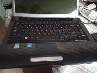 Portátil Toshiba sin disco duro ni RAM,ni cargador