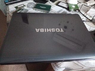 Portátil Toshiba sin disco duro ni RAM,ni cargador