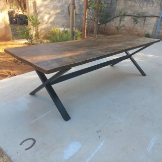 Tavolo stile industriale legno e metallo