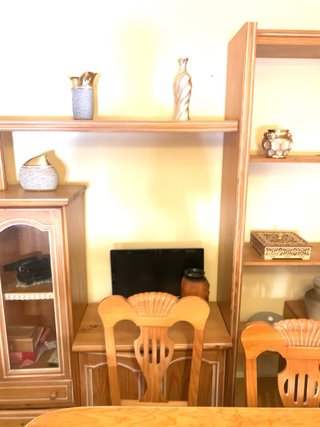 Mesa de comedor y sillas de madera