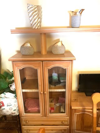 Mesa de comedor y sillas de madera