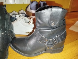 Botines negros con tachuelas Talla 37