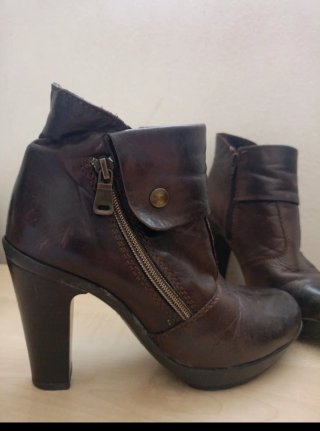 Botines de tacón marrones