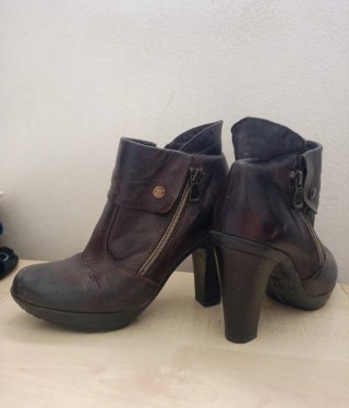 Botines de tacón marrones