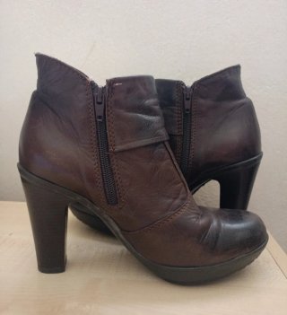 Botines de tacón marrones