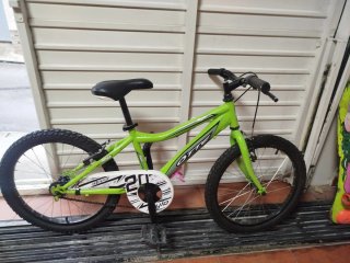 Bicicleta infantil verde