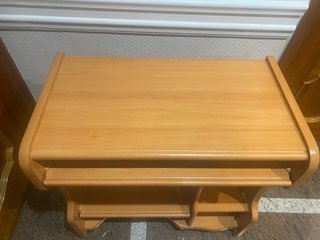 Mesa de ordenador de madera