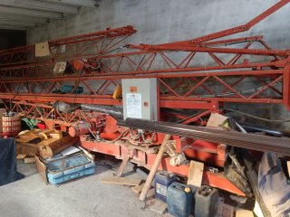 Grúa automontante para obra