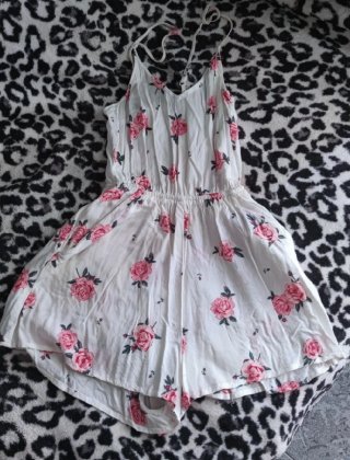 Mono corto floral blanco y rosa