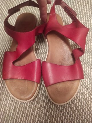 Sandalias rojas de cuero talla 39