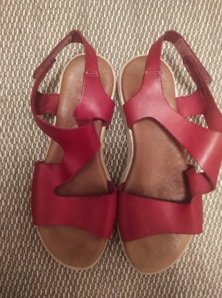 Sandalias rojas de cuero talla 39