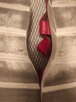 Sandalias rojas de cuero talla 39