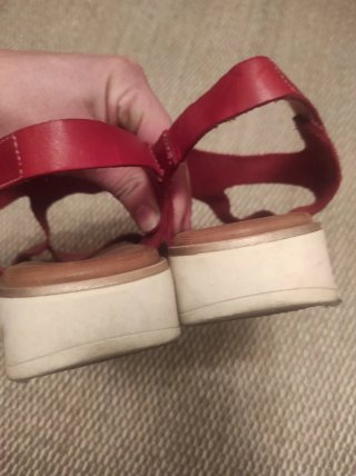 Sandalias rojas de cuero talla 39