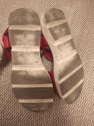 Sandalias rojas de cuero talla 39