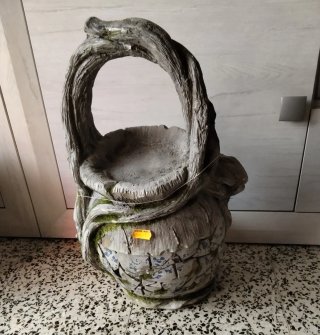 Macetero de piedra y yute