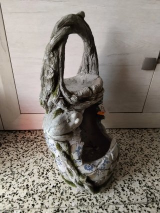 Macetero de piedra y yute