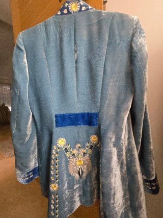 Chaqueta de cuadros con detalles rojos