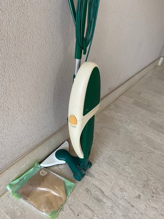 Folletto aspirapolvere vk131 con spazzola HD ruote