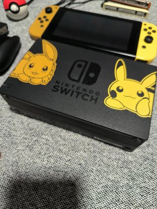 Nintendo Switch Let's Go Pikachu Edizione