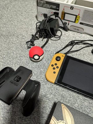Nintendo Switch Let's Go Pikachu Edizione