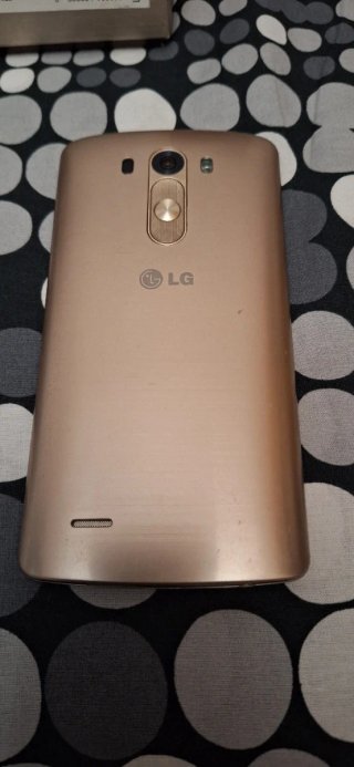 LG G3 Nero/Oro con 2 Batterie e Custodia