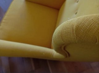 Comodo poltrona orecchia gialla Ikea strandmon