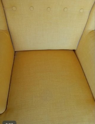 Comodo poltrona orecchia gialla Ikea strandmon