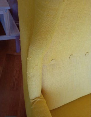 Comodo poltrona orecchia gialla Ikea strandmon