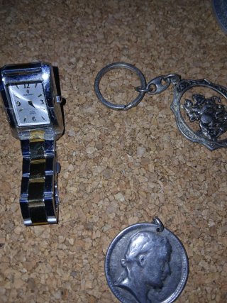 Lote de bisutería y relojes